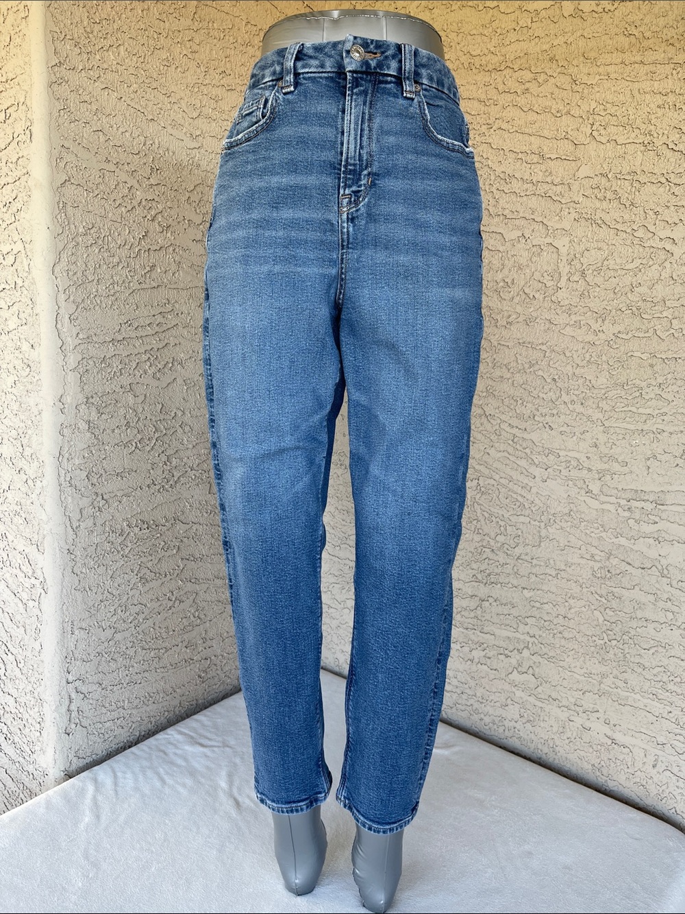 American Eagle Outfitters High-Rise Mid Blue Jeans - Straight Leg